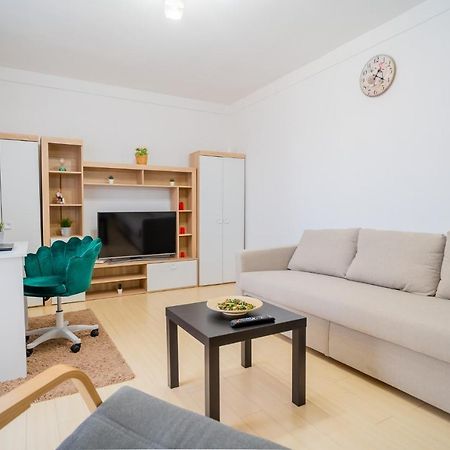 Serene 1Br Apartment With Workspace Bucureşti Ngoại thất bức ảnh