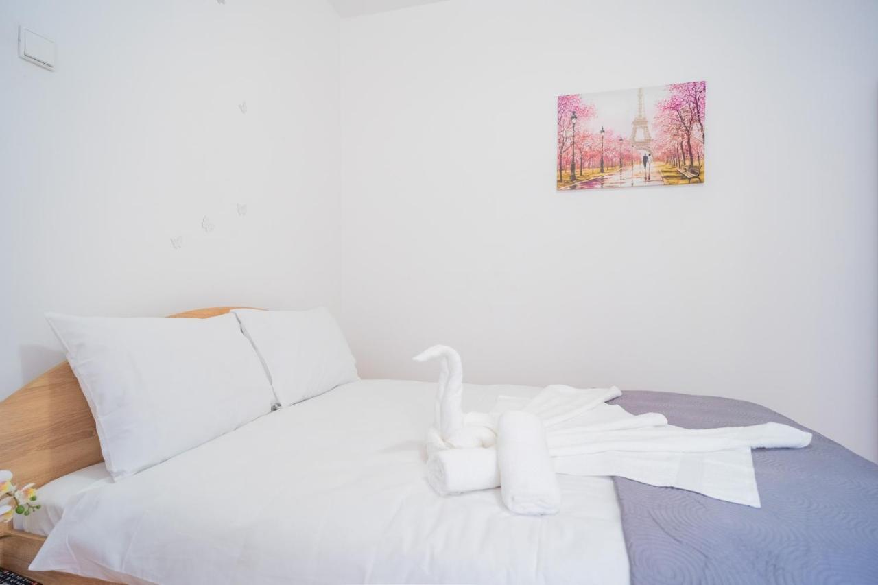 Serene 1Br Apartment With Workspace Bucureşti Ngoại thất bức ảnh